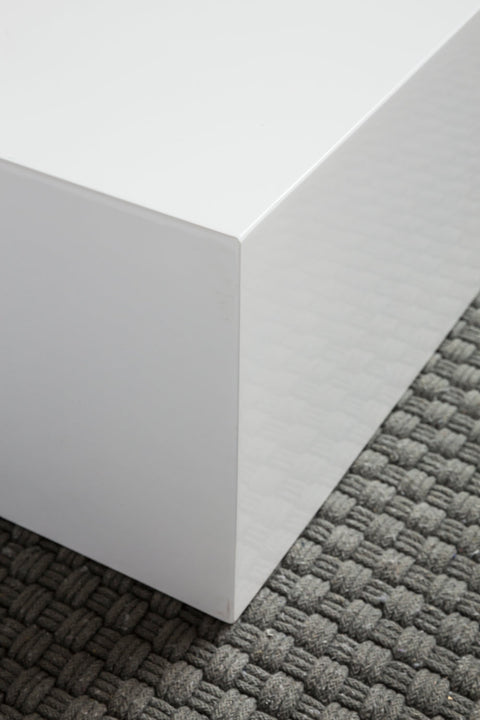 Rootz Couchtisch – Würfel – Weiß Hochglanz lackiert – Quadratischer Wohnzimmertisch im modernen Design – Beistelltisch in Würfelform – 60 x 60 x 30 cm