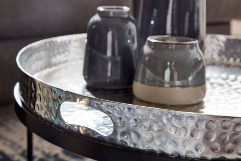 Runder Beistelltisch von Rootz – Set mit 2 Satztischen aus silber-schwarzem Metall mit Hammerschlag-Finish – runder Couchtisch mit abnehmbarem Tablett – moderner 2-teiliger Sofatisch mit Tablett